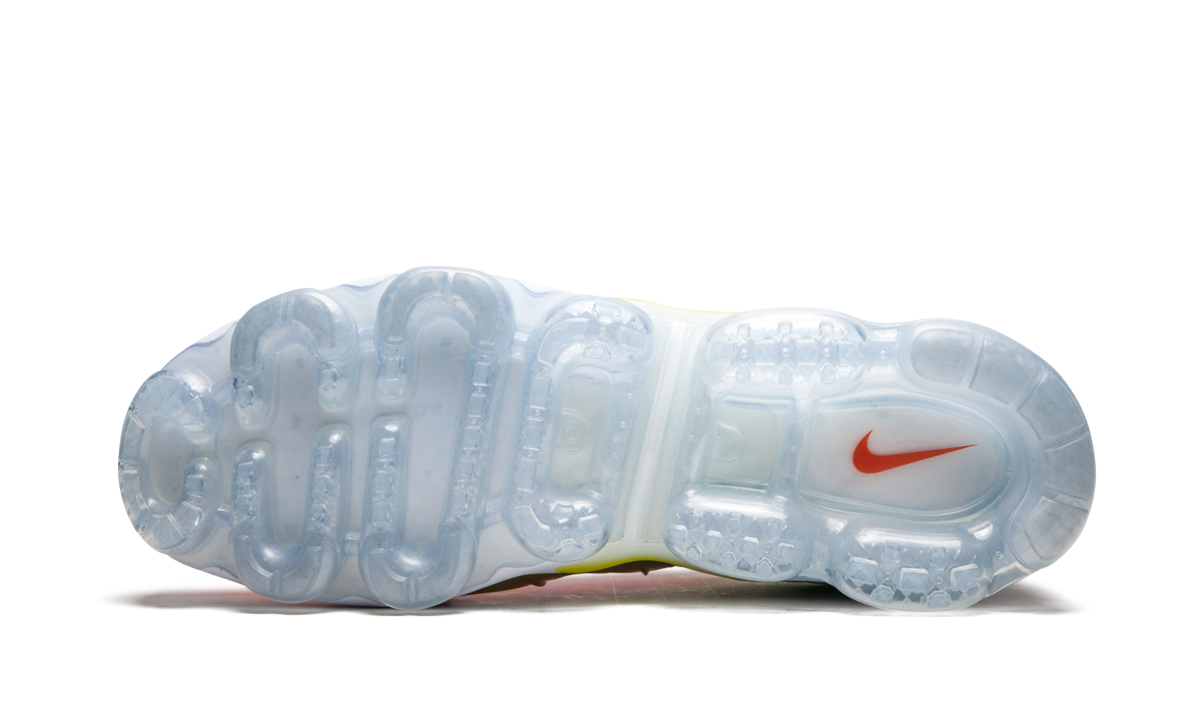Air Vapormax Plus "Retuned Air" 924453 103