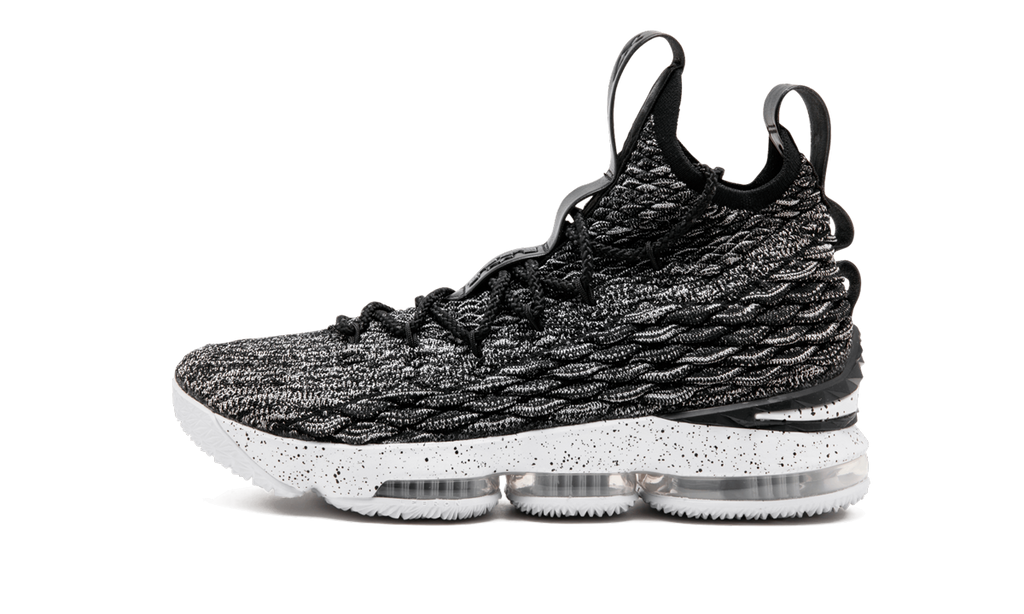 Lebron XV "Black" 897648 002
