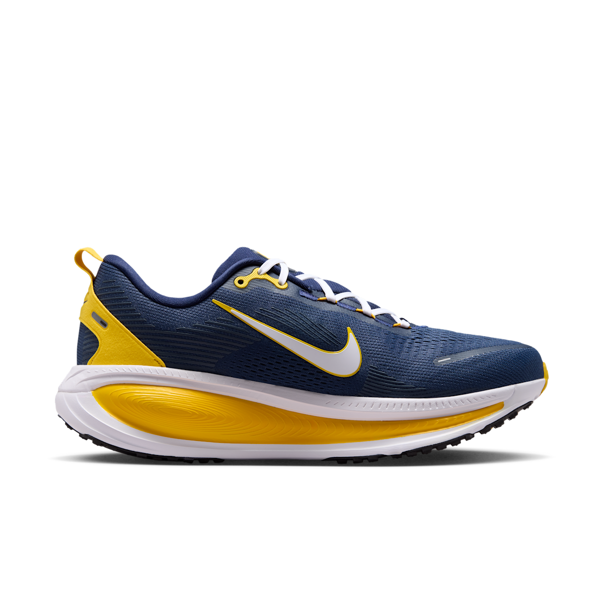 Men's College Vomero 18 (Michigan) Road Running Shoes