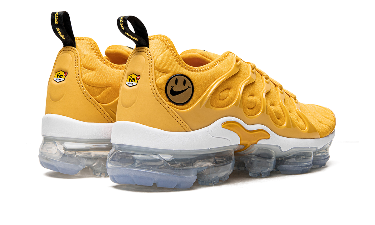 AIR VAPORMAX PLUS OMEN WMNS "Go The Extra Smile" DO5874 700